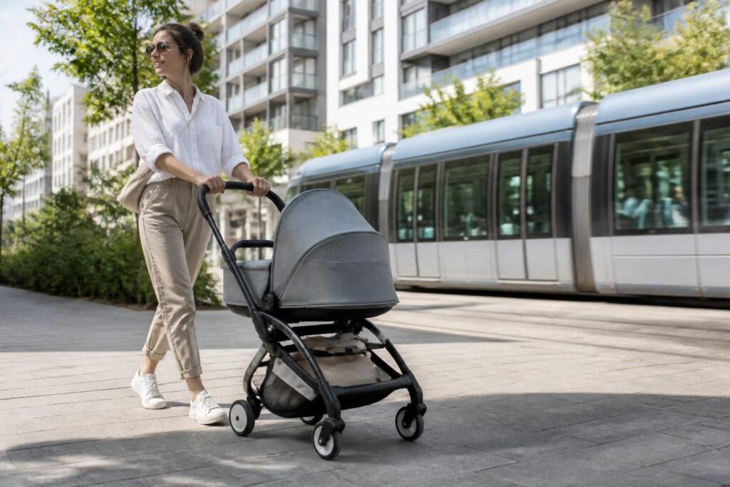 découvrez la poussette babyzen yoyo, parfaite pour les parents nomades grâce à sa légèreté et sa praticité, idéale pour accompagner toutes vos aventures.